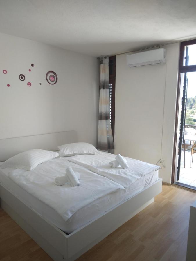 Ivanka Apartments Vrboska Phòng bức ảnh
